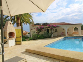 Holiday villa 3km from the beach with a private pool